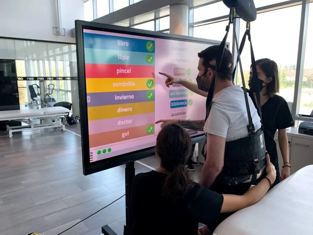 Rehabilitation of a patient with brain injury using NeuronUP and Raysen, through the dual-task paradigm and the use of new technologies.