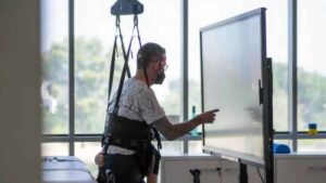 Neurorehabilitation in brain injury: dual tasks and new technologies