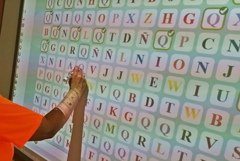 5 cognitive stimulation activities for people with Down syndrome. NeuronUP cognitive stimulation activity "Hidden Letters"