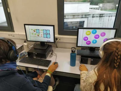 Down Madrid. Children working with NeuronUP.