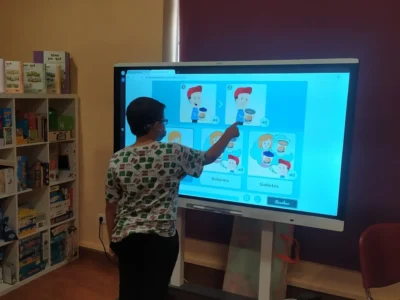Child working on social cognition with NeuronUP