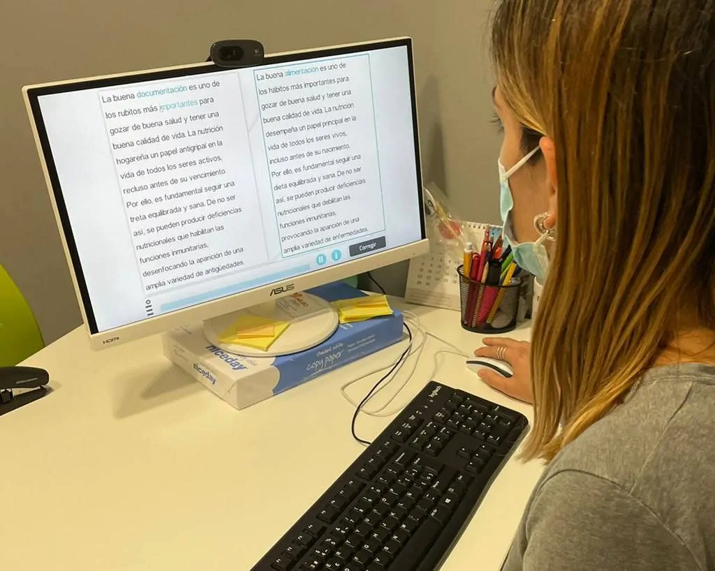 Neuropsychological rehabilitation in neurological diseases. NeuronUP activity "Text Comparison"