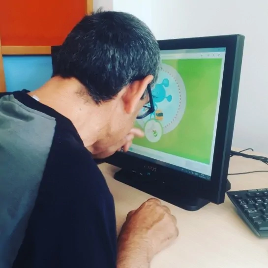 A user performing the NeuronUP activity "Pit Stop"