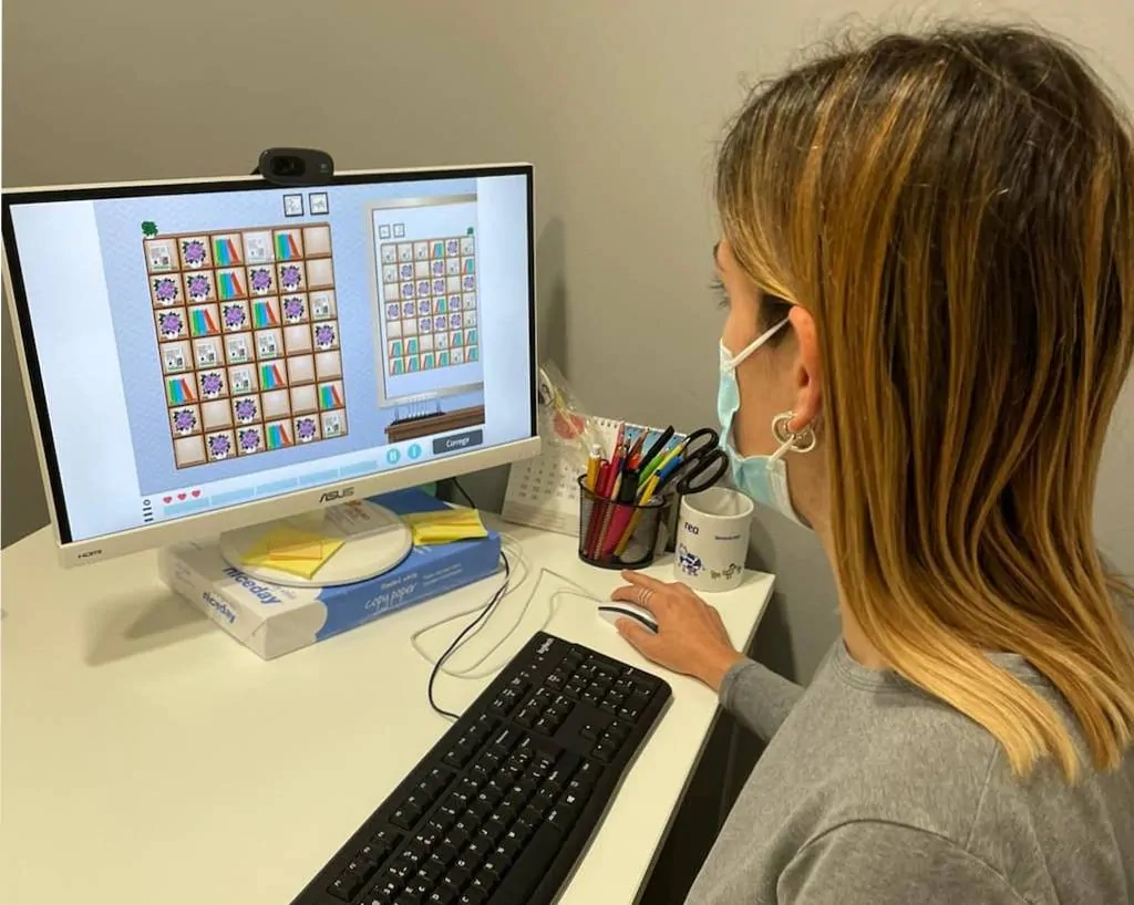 Neuropsychological rehabilitation in neurological diseases. NeuronUP activity "Organize the Bookcase"