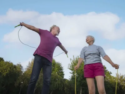 Adults with acquired brain injury. Older adults engaging in physical activity.