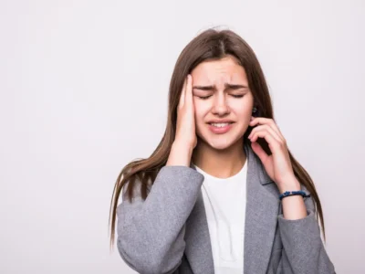 The post-concussion syndrome and neuropsychological rehabilitation. Woman with a headache.