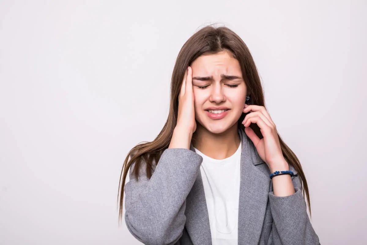The post-concussion syndrome and neuropsychological rehabilitation. Woman with a headache.