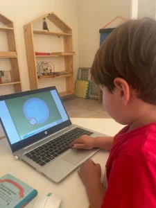 User working with NeuronUP at Brainkare psychopedagogical center