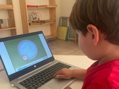 User working with NeuronUP at Brainkare psychopedagogical center