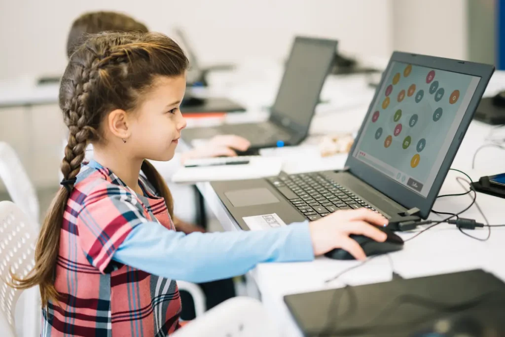 Girl with a laptop playing NeuronUP activities