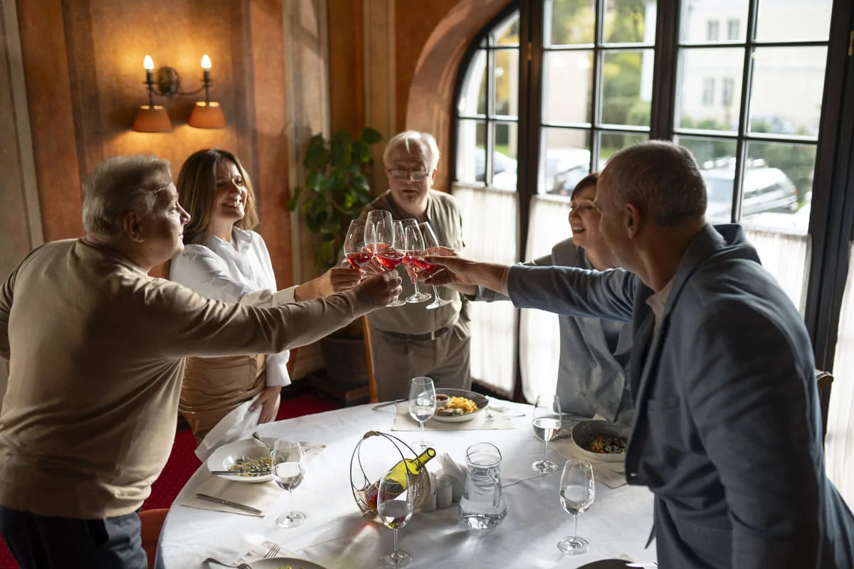 How is the cognitive decline of fifty-year-old people explainí NeuronUP