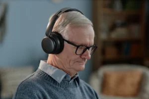 Hearing and the Brain: The Relationship Between Hearing Loss and Cognitive Functions NeuronUP