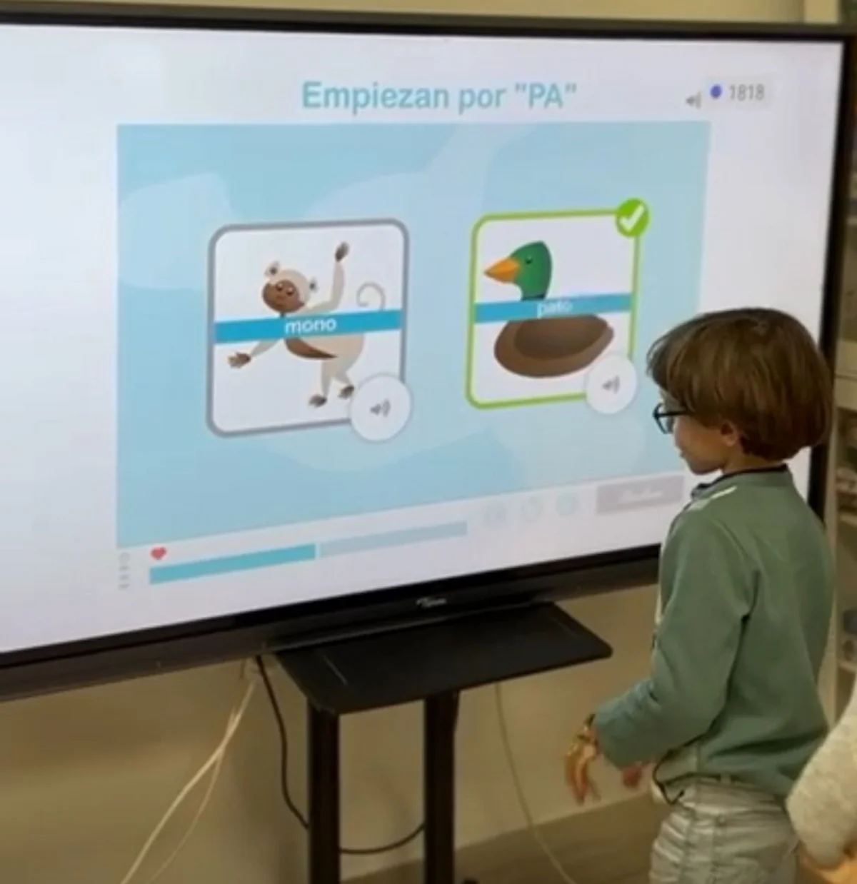 Image 4. Association member working with NeuronUP.