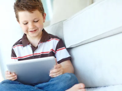 Discover how digital technologies are transforming early intervention through Liapakis (2025)'s evidence-based analysis and NeuronUP's impact on executive functions and clinical adherence.