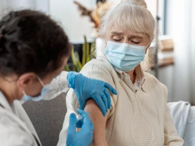 High-dose flu vaccine and Alzheimer’s disease: can it reduce risk in older adults?